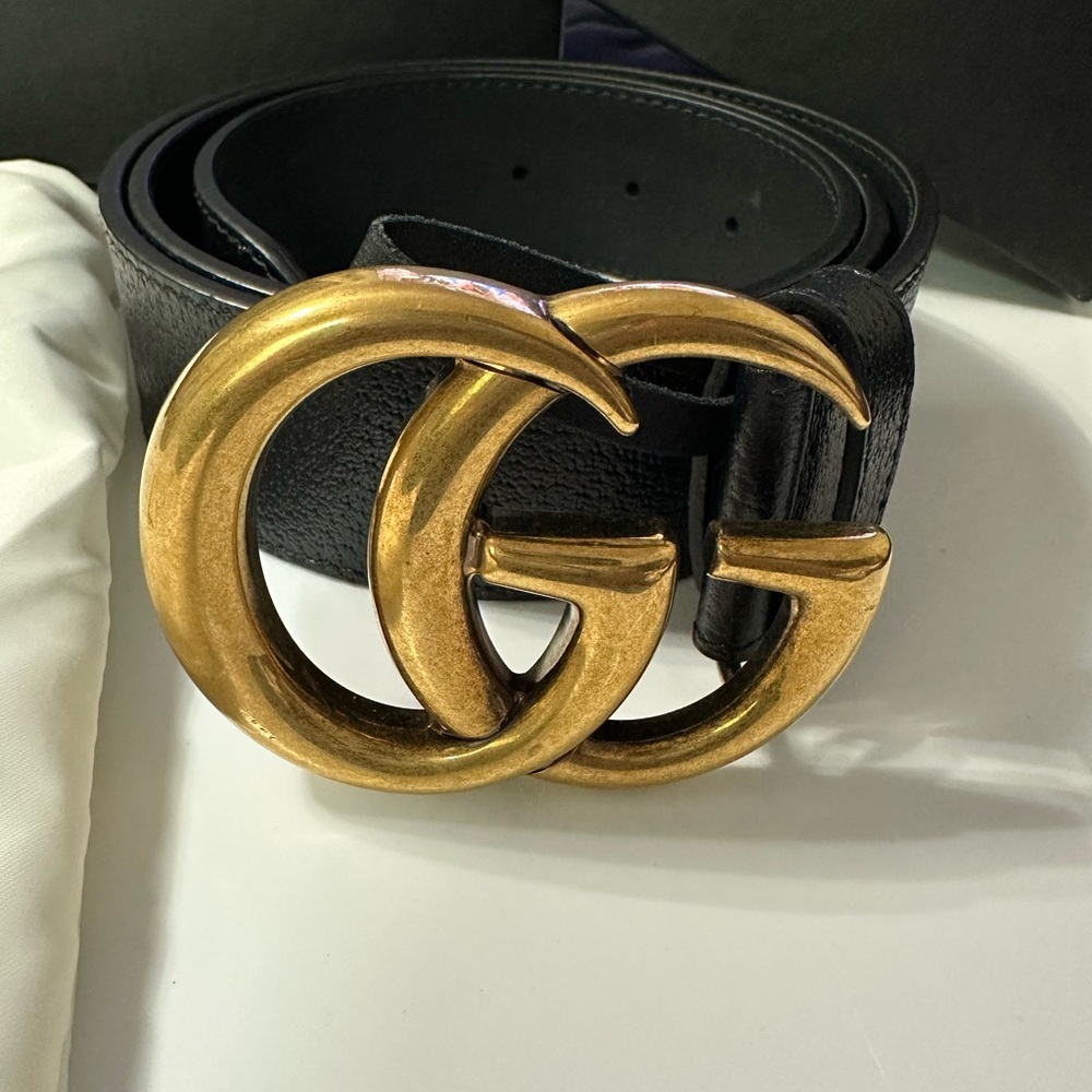 Gucci Black Leather Belt with Gold GG Buckle